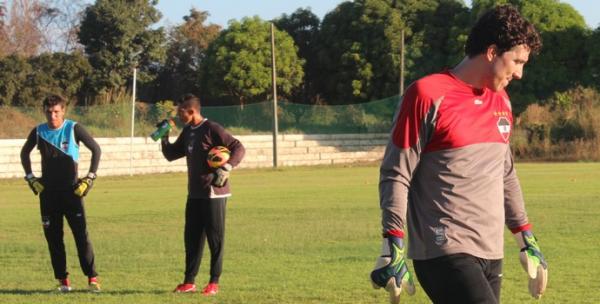 Josu&eacute; Teixeira refor&ccedil;a o gol do River-PI pensando no acesso &agrave; S&eacute;rie C.(Imagem: Daniel Cunha)