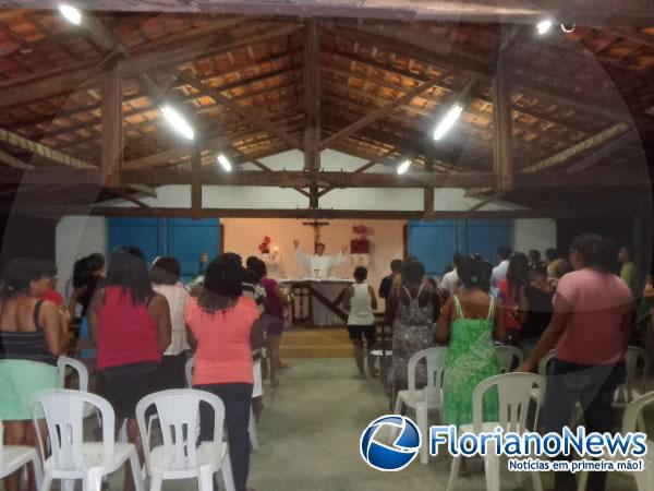 Festejo de Nossa Senhora dos Rem&eacute;dios &eacute; encerrado no bairro Melad&atilde;o.(Imagem:FlorianoNews)