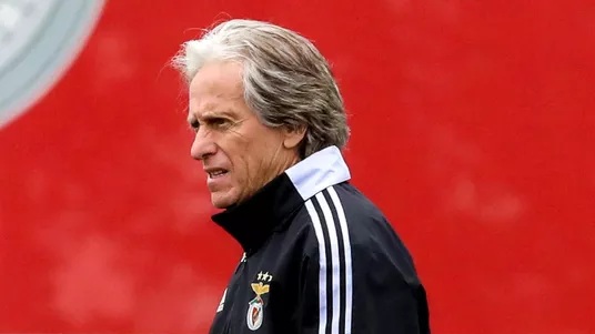 Benfica vê tempo curto até clássico e espera que Jorge Jesus peça demissão, diz jornal