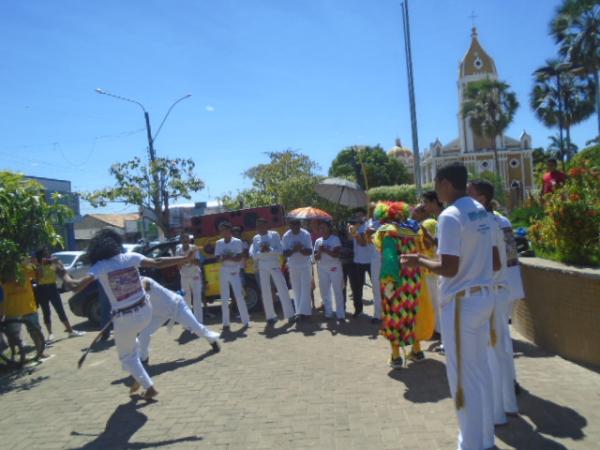 Parceria entre Meio Norte e R&aacute;dio Difusora &eacute; celebrada com atividade no centro de Floriano.(Imagem:FlorianoNews)