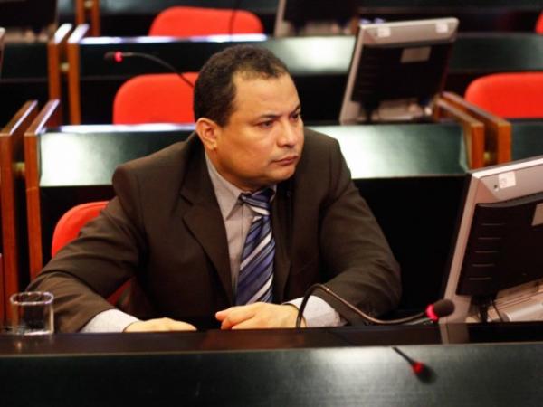 Deputado propõe obrigatoriedade da linguagem de sinais nas escolas