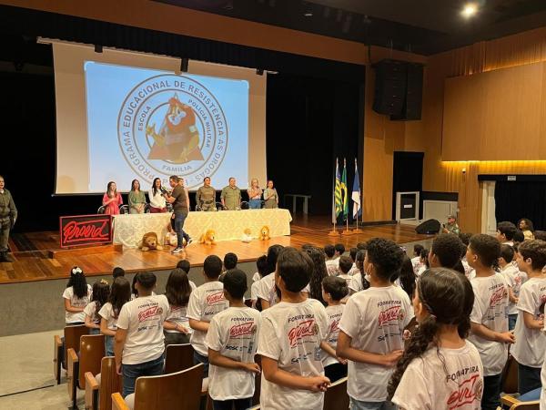  Pol&iacute;cia Militar realiza formatura de 246 crian&ccedil;as que conclu&iacute;ram cursos do Proerd em Teresina(Imagem:Divulga&ccedil;&atilde;o)
