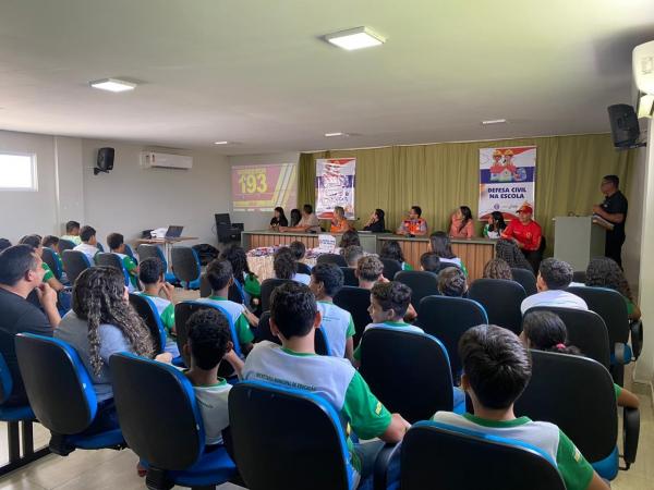 Defesa Civil realiza entrega de kits escolares em unidades de ensino de Pedro II e Piripiri(Imagem:Divulga&ccedil;&atilde;o)