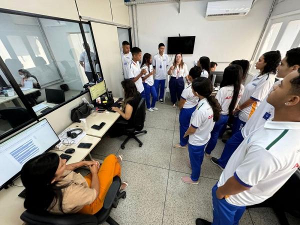 Secretaria da Segurança recebe aprendizes através do programa Oportunidade Jovem