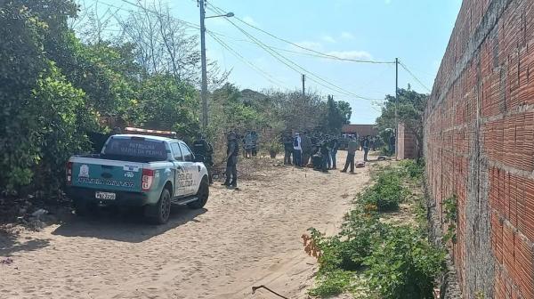 Homem é morto a tiros ao atender a porta de casa em Parnaíba, litoral do Piauí