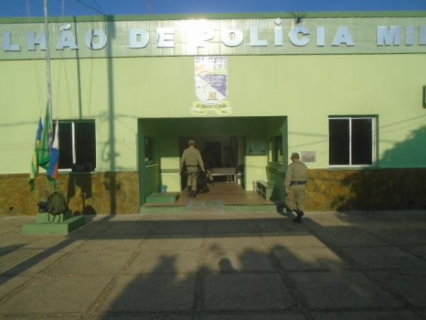 Garota de programa furta caminhoneiro em Floriano