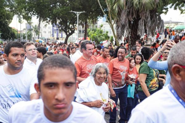No Domingo de Páscoa, Joel e Ciro participam de procissão no meio da multidão no Centro de Teresina(Imagem:Ascom)