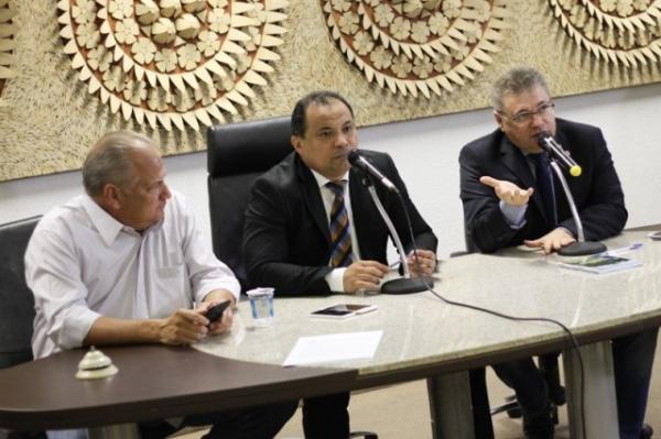 Aprovado projeto que dá auxílio a instituições que mantém escolas