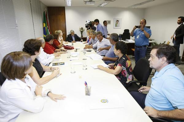 Regina Sousa decide votar em Renan Calheiros para a presidência do Senado