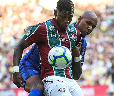 CSA vence Fluminense no Maracanã e torcida tricolor protesta contra equipe