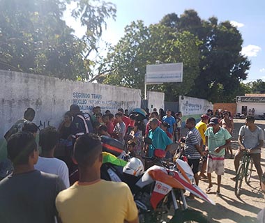 Jovem é baleado em tiroteio na frente de escola na zona Norte de The