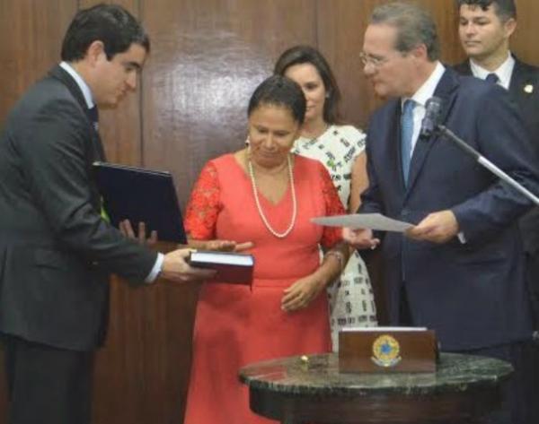 Regina Sousa entra para história como primeira mulher a assumir o senado pelo Piauí