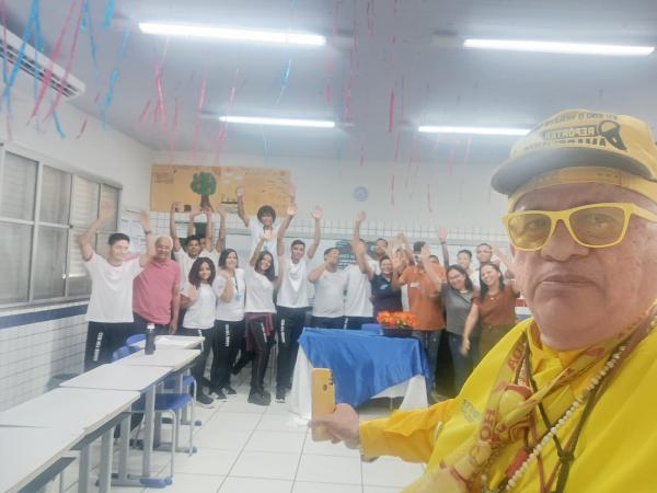 Repórter Amarelinho compartilha experiência com alunos do C. E. Ney Braga, em Barão de Grajaú