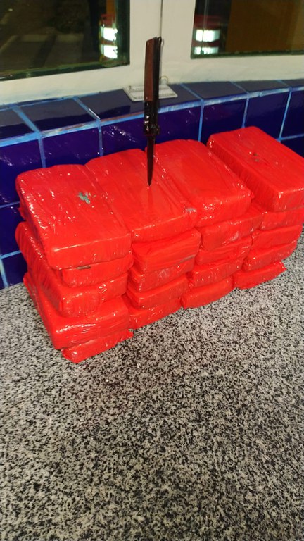 PRF apreende mais de 20 Kg de Cocaína em Floriano e duas pessoas são presas