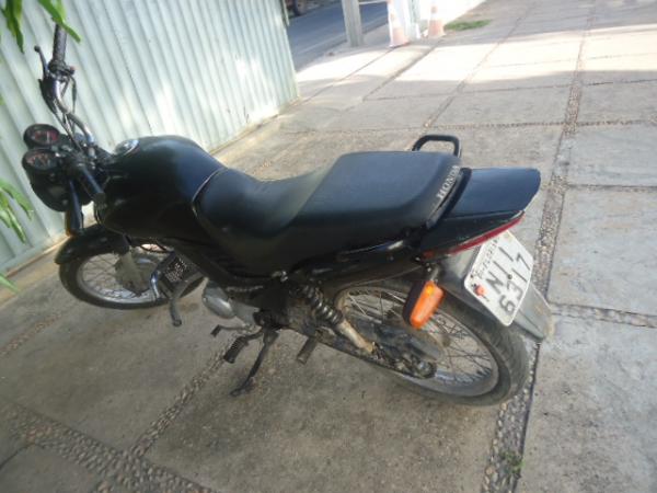 Pol&iacute;cia Militar recupera motocicleta roubada em Floriano.(Imagem:FlorianoNews)