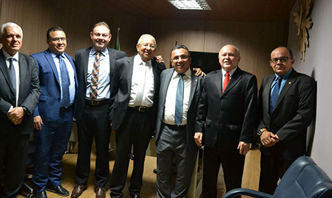 Solenidade mistura oposição e situação em Teresina