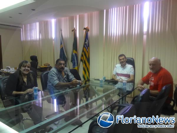Reuni&atilde;o entre Prefeito e SINTSPREVS debate gratifica&ccedil;&atilde;o para funcion&aacute;rios da sa&uacute;de.(Imagem:FlorianoNews)