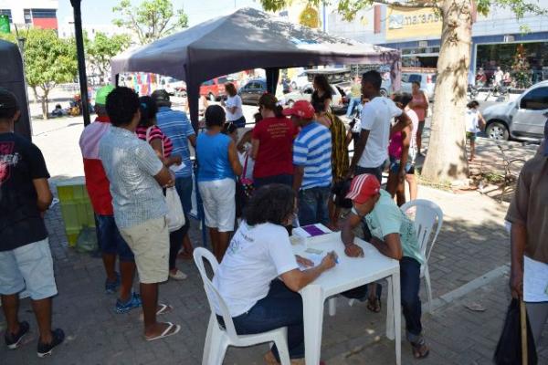 CTA realiza a&ccedil;&atilde;o para lembrar o Dia Mundial de Luta contra a AIDS.(Imagem:FlorianoNews)
