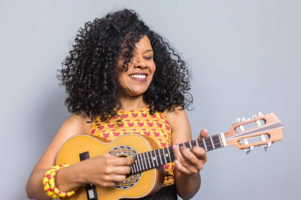 Pâmela Amaro lança álbum em que põe "Samba às avessas" na roda