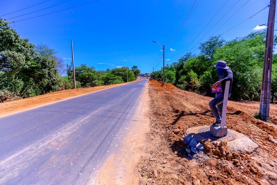 Governador visita obras em São Raimundo e entrega carro para Adapi