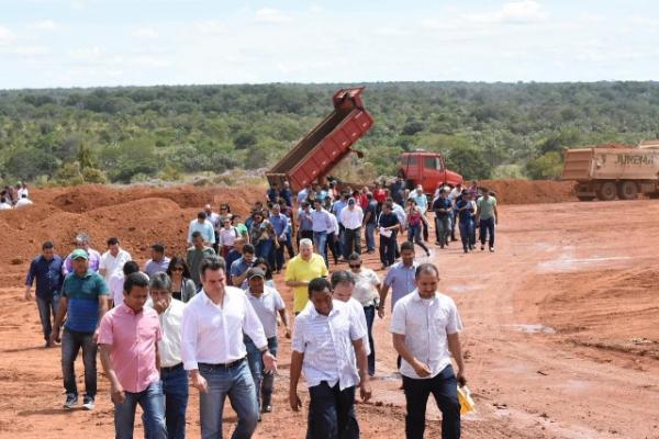 Senador Ciro Nogueira visita obras da Esta&ccedil;&atilde;o de Tratamento de Esgoto de Floriano.(Imagem:SECOM)