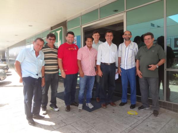 Superintendente da Codevasf visitou obras de esgotamento sanit&aacute;rio em Floriano.(Imagem:FlorianoNews)