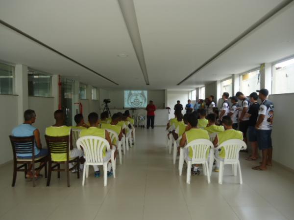 Atletas do Cori-Sabb&aacute; participam de reuni&atilde;o com torcida organizada.(Imagem:FlorianoNews)