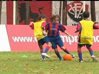 Barça inaugura primeira escolinha no Brasil com metodologia do 'La Masia'