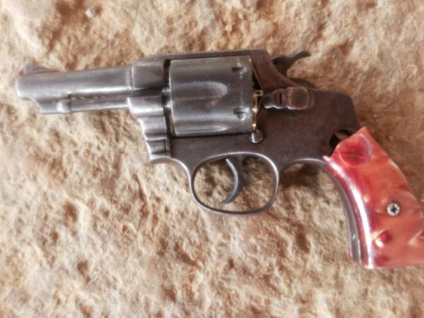 Arma encontrada na casa do acusado.(Imagem:Pol&iacute;cia Civil)