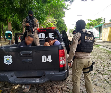 Polícia prende dupla suspeita de arrastão loja de construção