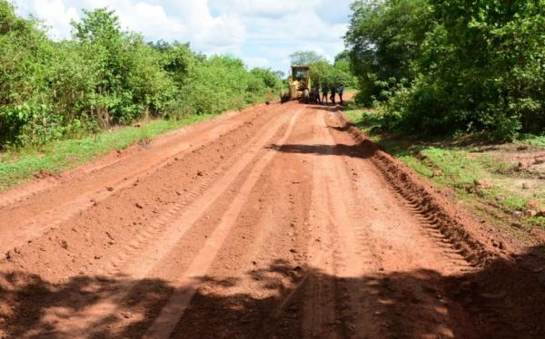 Infraestrutura atua na recuperação da estrada do Tabuleiro do Mato