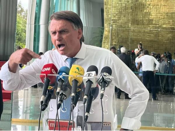 Bolsonaro chama Lula de "pinguço" e ataca Alexandre de Moraes