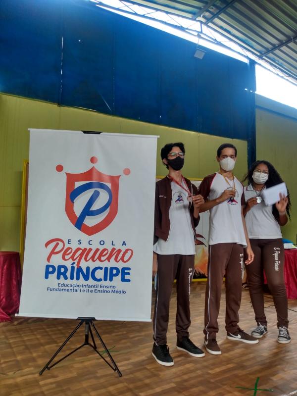 Alunos da Escola Pequeno Príncipe recebem premiação da OBA 2020-2021
