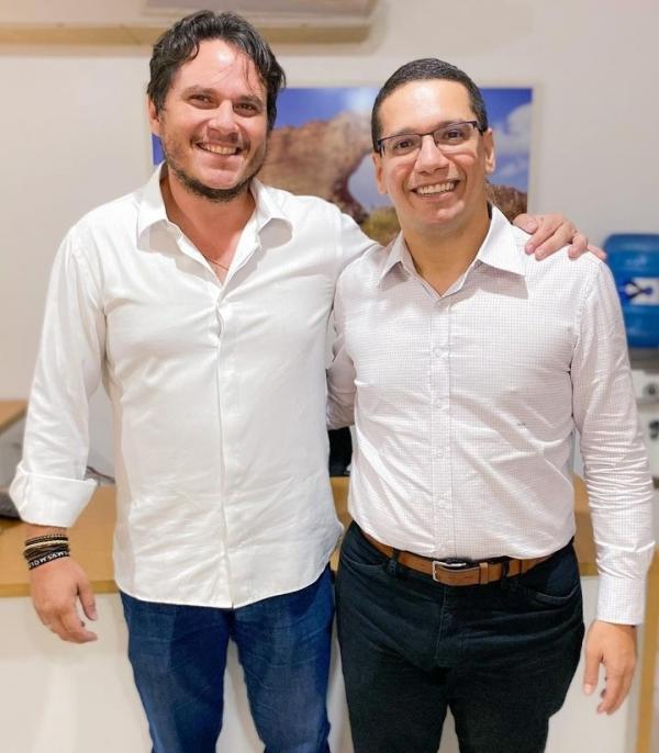 Vereador Carlos Eduardo e o secret&aacute;rio de meio ambiente, Daniel Oliveira(Imagem:Reprodu&ccedil;&atilde;o)