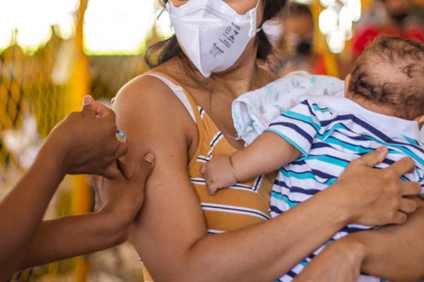 Lactantes são incluídas na vacinação contra Covid-19 no Piauí