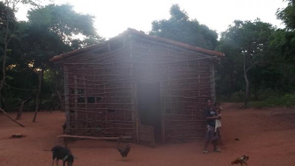 Famílias carentes do Riacho da Serra recebem doações do Projeto Amarelinho
