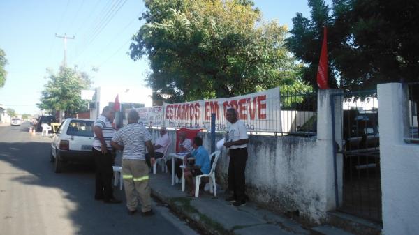 Trabalhadores da Eletrobrás retomaram a greve.(Imagem:FlorianoNews)