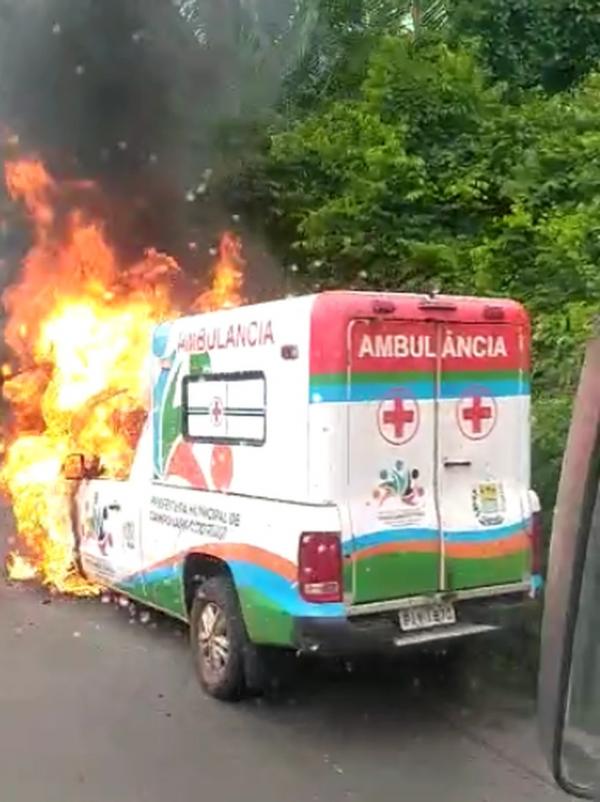 Ambulância que transportava paciente pega fogo no Piauí; ninguém ficou ferido