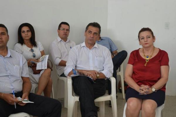 Consultora do Sebrae apresenta servi&ccedil;os da Sala do Empreendedor para servidores municipais.(Imagem:Waldemir Miranda)