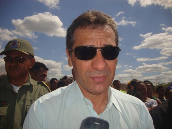 Prefeito Gilberto Júnior lamenta a morte de irmãos assassinados