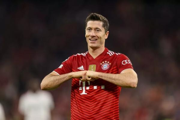 Presidente do Barcelona diz que Lewandowski "tem possibilidades" de ir para o clube