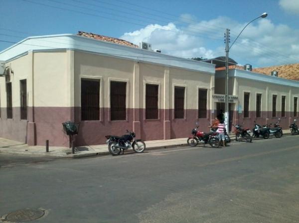 Ladrões invadem escola e rendem funcionários durante arrastão no Piauí