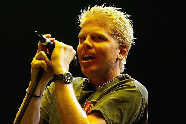 Dexter Holland, da Banda Offspring (Imagem:Reprodu&ccedil;&atilde;o/IMDB)