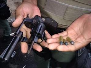 PM persegue e apreende menores com arma e veículos roubados no PI