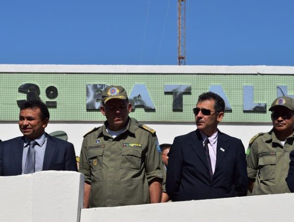 Gilberto J&uacute;nior participa de forma&ccedil;&atilde;o de policiais militares.(Imagem:Waldemir Miranda)