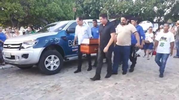 Mãe e filhas mortas em acidente são sepultadas em Floriano