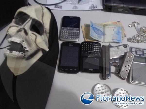 Opera&ccedil;&atilde;o conjunta apreende drogas e armas em Bar&atilde;o de Graja&uacute;.(Imagem:FlorianoNews)