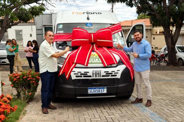 Prefeitura de Floriano entrega van do MobSUAS para fortalecer a assistência social