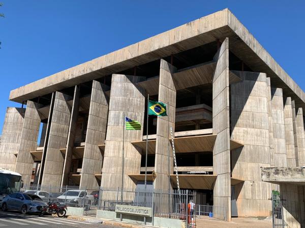 Mulher denuncia servidor do Tribunal de Justiça do Piauí por transfobia: "tu tá intimado, rapaz"