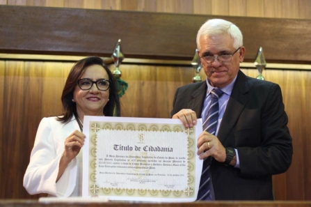 Juiza recebe a cidadania piauiense